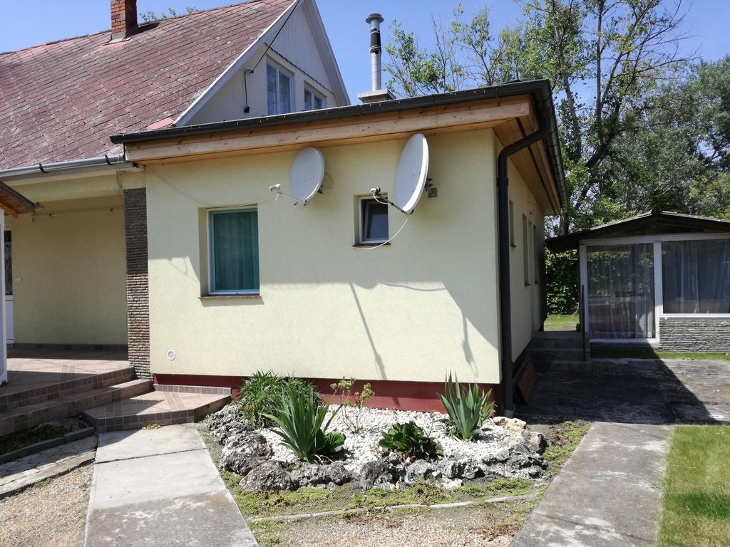Margareta Apartmanhaz Apartment Balatonboglar Exterior photo